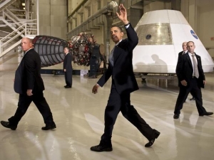 Визит президента в Космический центр имени Кеннеди (space.com)