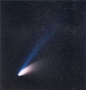 Долгопериодическая комета Халле-Боппа в 1994 году (space.com)