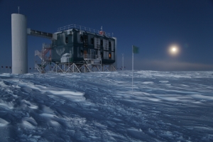 Обсерватория IceCube (space.com)