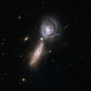 Спиральные галактики UGC 9618 и VV 340, начавшие столкновение (ras.org.uk)