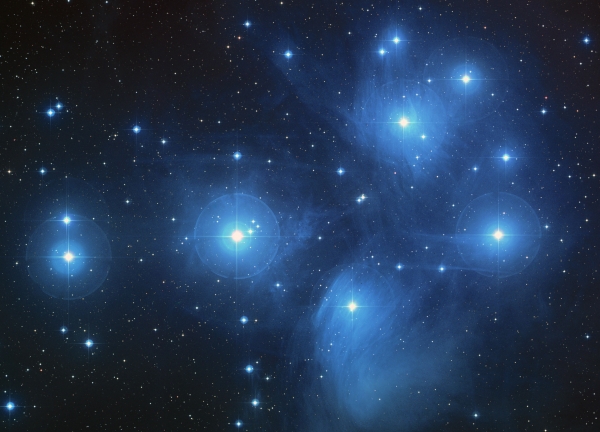 Звездное скопление M45, содержащее много старых звезд и сверхновых (ras.org.uk)
