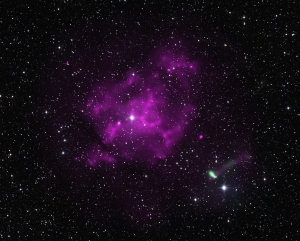 Зеленым обозначен пульсар, удаляющийся от остатков сверхновой (space.com)