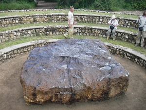 Крупнейший на Земле метеорит Гоба (wikipedia.org)