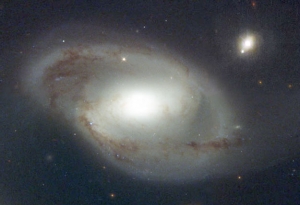 Галактика NGC 4319 и квазар Маркарян 205 (wikipedia.org)