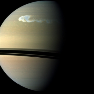 Шторм на Сатурне (space.com)