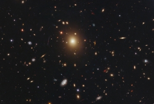 Гигантская галактика в скоплении A2261-BCG (space.com)