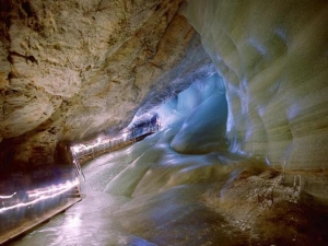 Ледяная пещера (space.com)