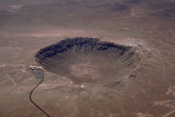 Аризонский кратер (space.com)