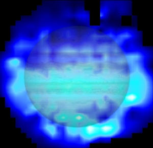 Распределение воды в атмосфере Юпитера, чем светлее, тем больше (esa.int)