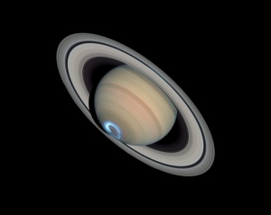 Сатурн с усиленным сигналом полярного сияния (universetoday.com)