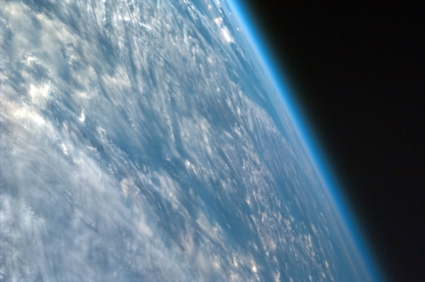 Облачная атмосфера Земли (phys.org)