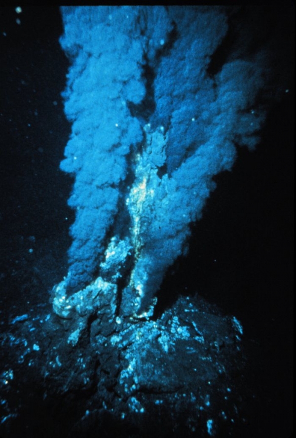 Гидротермальный источник (space.com)