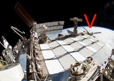 МКС и ATV-2 «Иоганн Кеплер» /справа, помечен V/ (Изображение — 3dnews.ru)