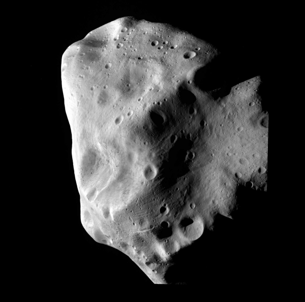 Астероид Лютеция, наблюдавшийся Розеттой (esa.int)