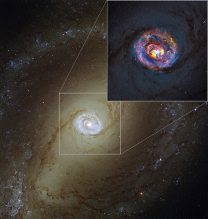 Оптический снимок NGC 1433 и радиоизображение (eso.org)