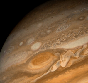 Пятно на поверхности Юпитера (фото - space.com)