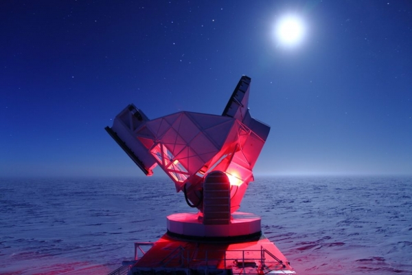 Телескоп на Южном Полюсе (uchicago.edu)