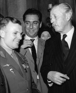 Гарольд Макмиллан с Юрием Гагариным, июль 1961 (Архив «РИА Новости»)