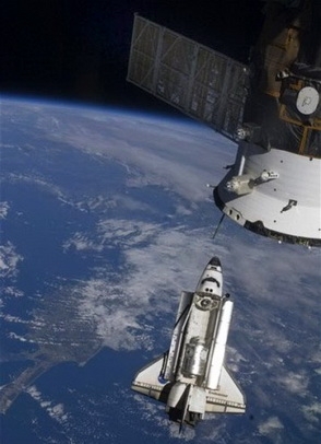 Стыковка «Индевора» с МКС (Фото — NASA)