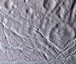 Ледяная поверхность Энцелада (space.com)