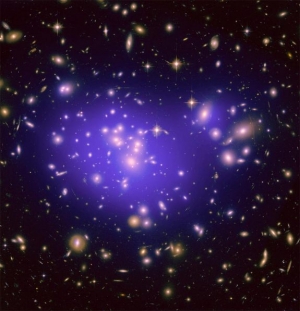 Галактический кластер Abell 1689 содержит много гравитационных линз и темной энергии (space.com)
