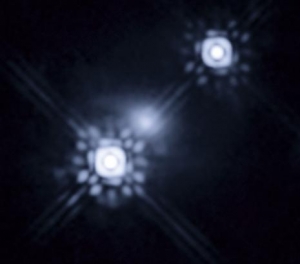 Свет от квазара, прошедший через гравитационную линзу (sciencedaily.com)