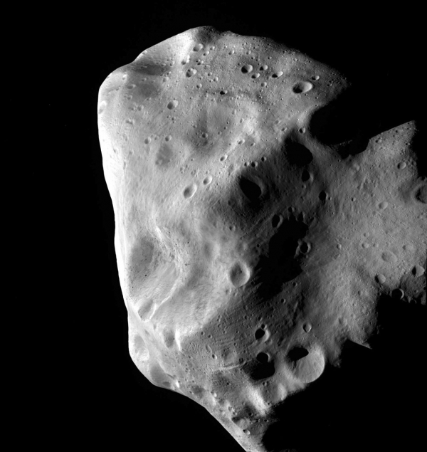 Астероид Лютеция, снятый Розеттой (eso.org)