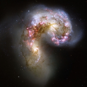 Сталкивающиеся галактики антенн (wikipedia.org)