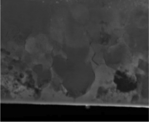 Железо, углерод и кислород в условиях высокого давления и температуры образуют оксид железа (светлые области) и алмаз (темные области), изображение osu.edu