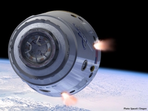 Космический корабль Дракон компании SpaceX (space.com)