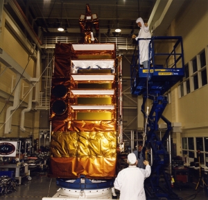 Подготовка к запуску в 1995 году (nasa.gov)